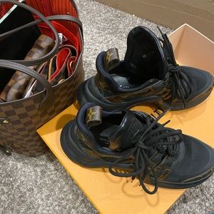 Authentic!! Louis Vuitton sneakers❤️⚜️